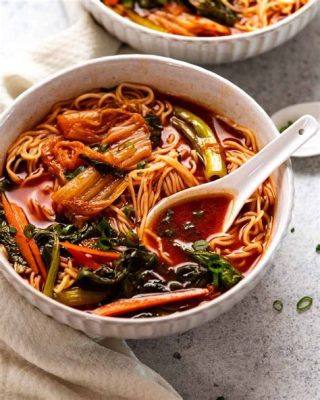  Linfen Spiced Noodle Soup: Ein herzhaftes Gericht voller Textur und würzigem Feuer!