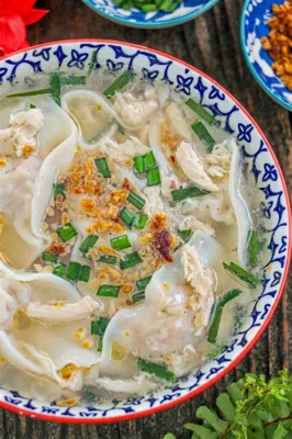  Pancit Molo: Ein köstliches Gericht, das warme Aromen mit erfrischenden Zitrusnoten vereint!