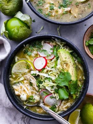  Pozole! Ein deftiges mexikanisches Gericht mit einer erfrischenden, zitronigen Note