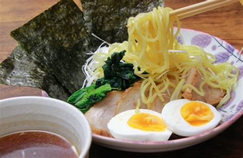  Tsukemen: Ein köstliches Erlebnis des Tauchens und Schlemmens in Cold-Noodles!