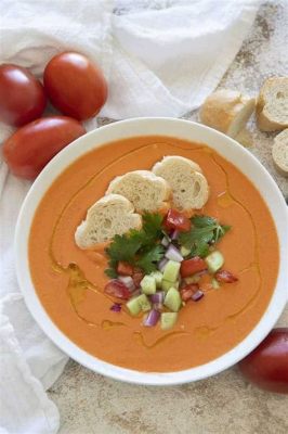  Gazpacho: Ein erfrischendes Sommergemüsesüppchen mit mediterraner Würze!